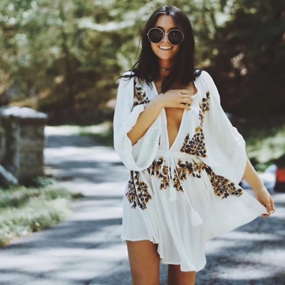 White Floral Embroidered Deep V Boho Gypsy Dress - Picture 2 of 9